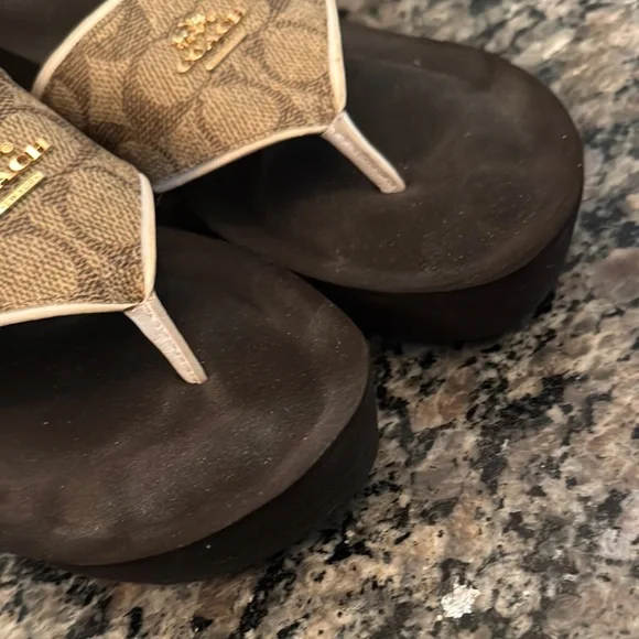 Coach Signature Brown and Tan Flip Flops 8.5 - Picture 5 of 16